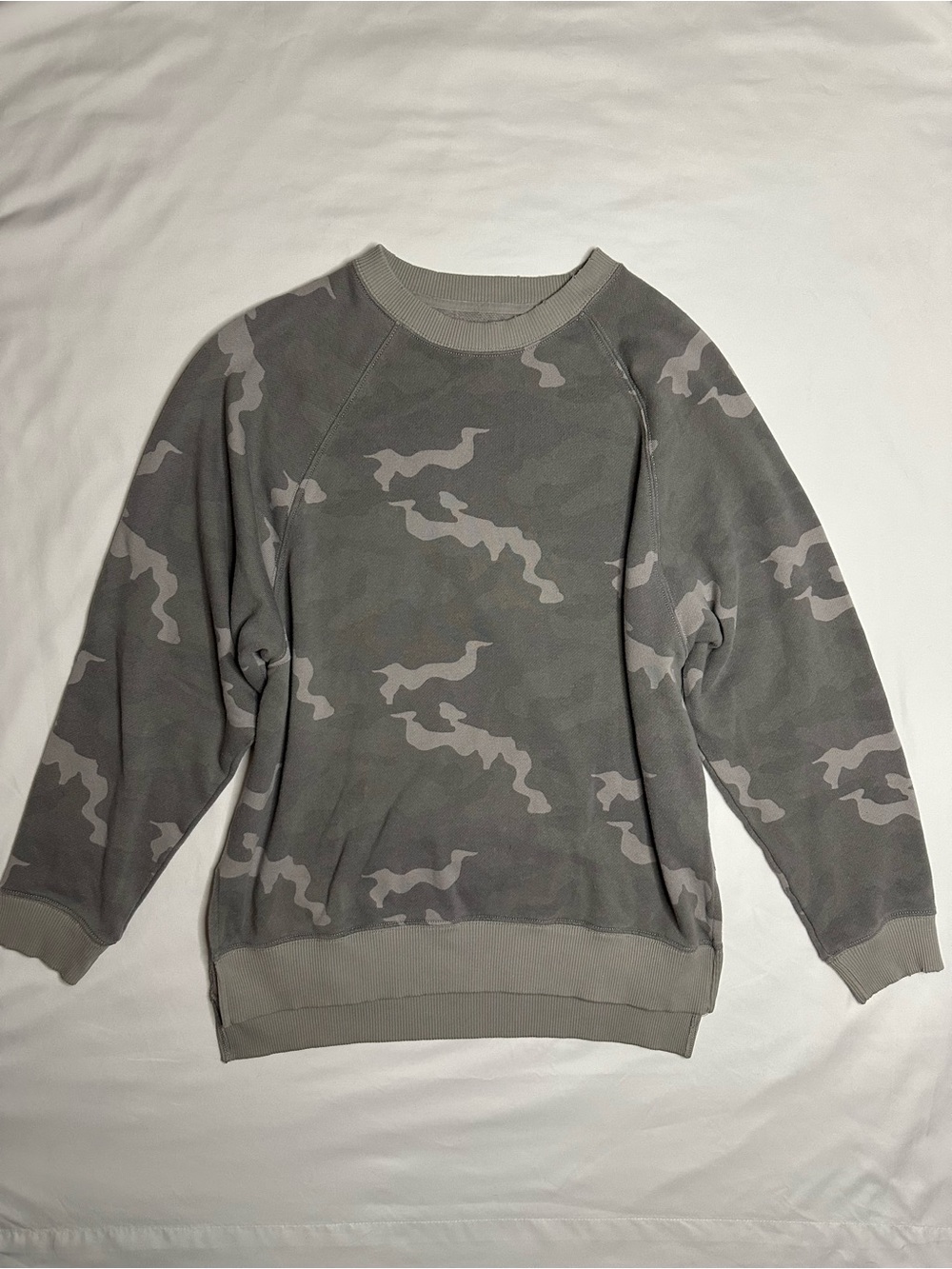 American Eagle gray camo crewneck sweatshirt
